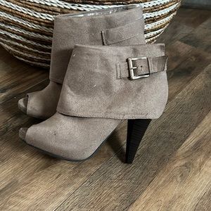 MOSSIMO ANKLE BOOTS